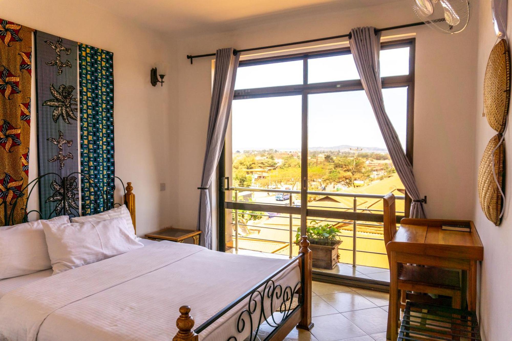 Lilac Elevate Inn Карату Екстериор снимка