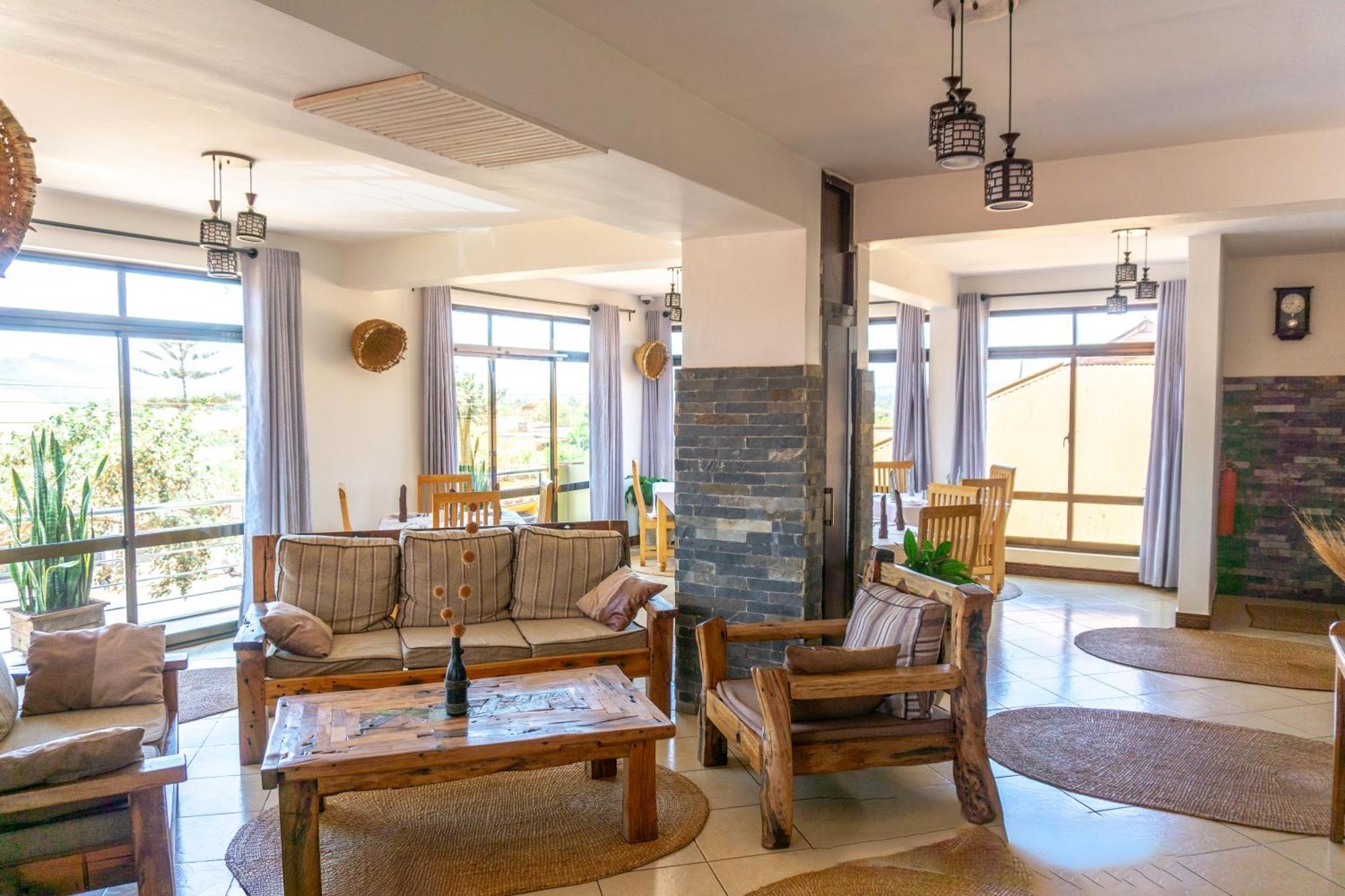 Lilac Elevate Inn Карату Екстериор снимка