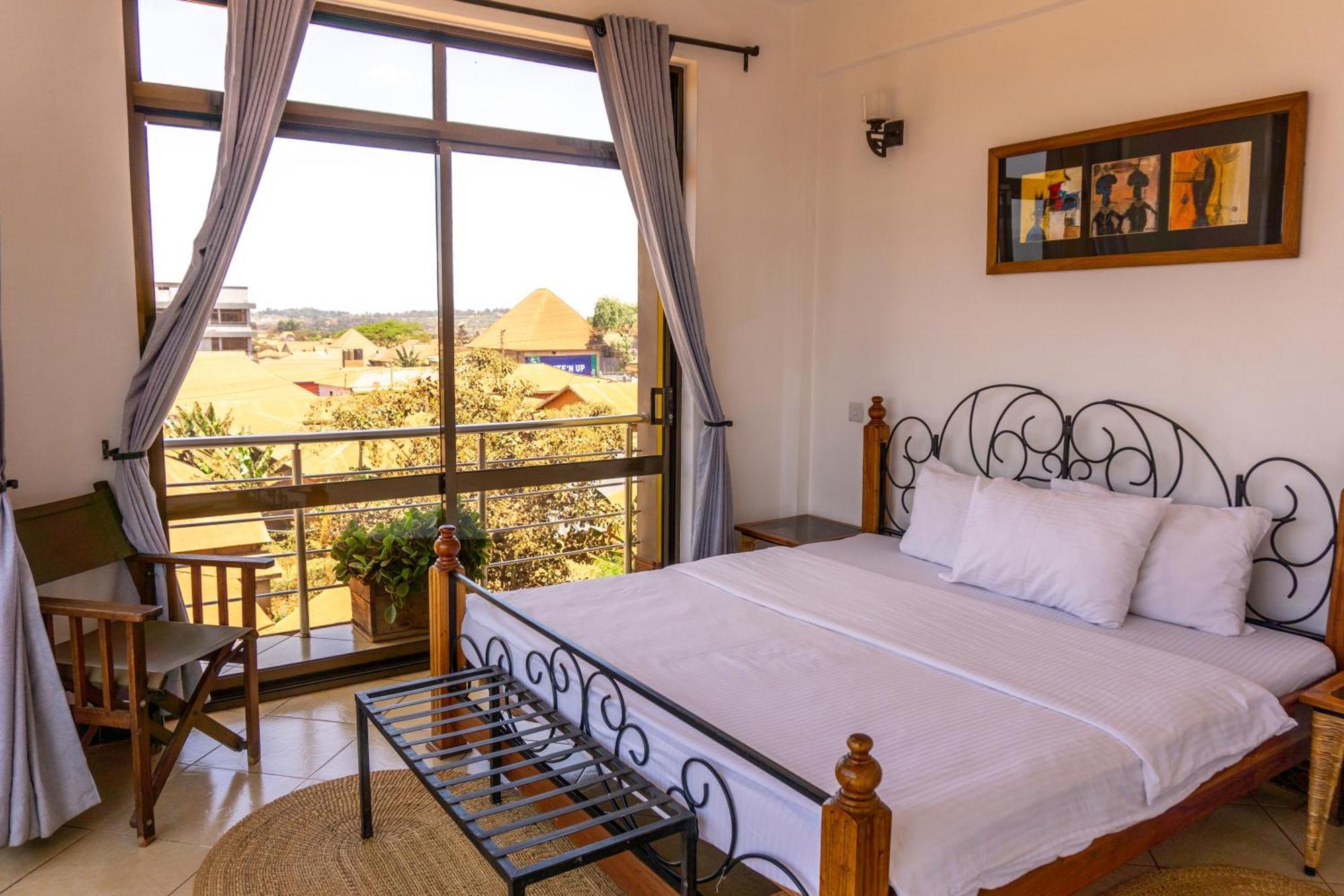 Lilac Elevate Inn Карату Екстериор снимка
