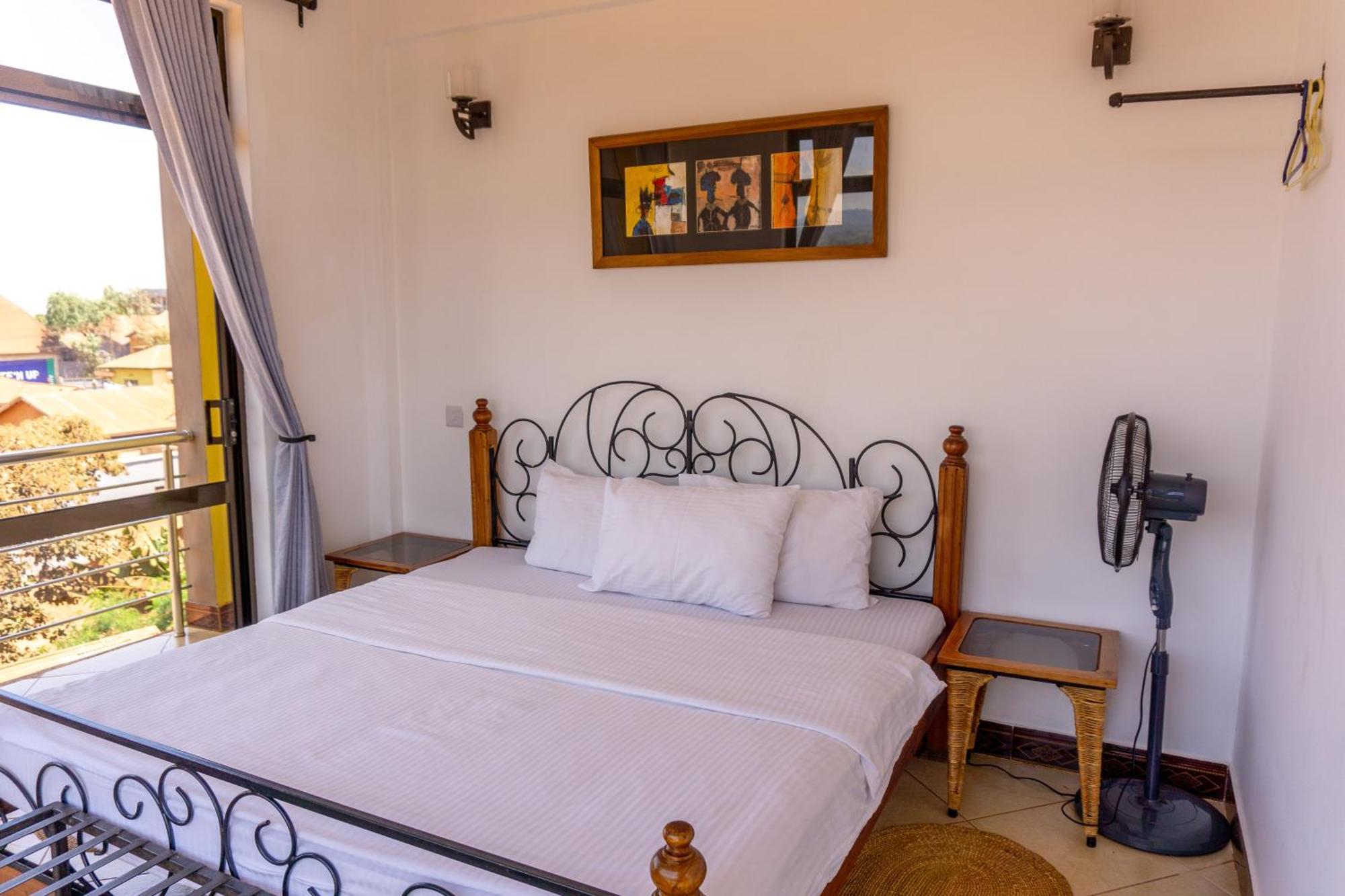 Lilac Elevate Inn Карату Екстериор снимка
